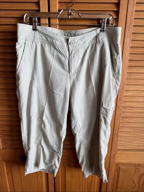 COLUMBIA Women’s Lightweight Cargo Capris - Natural Tan